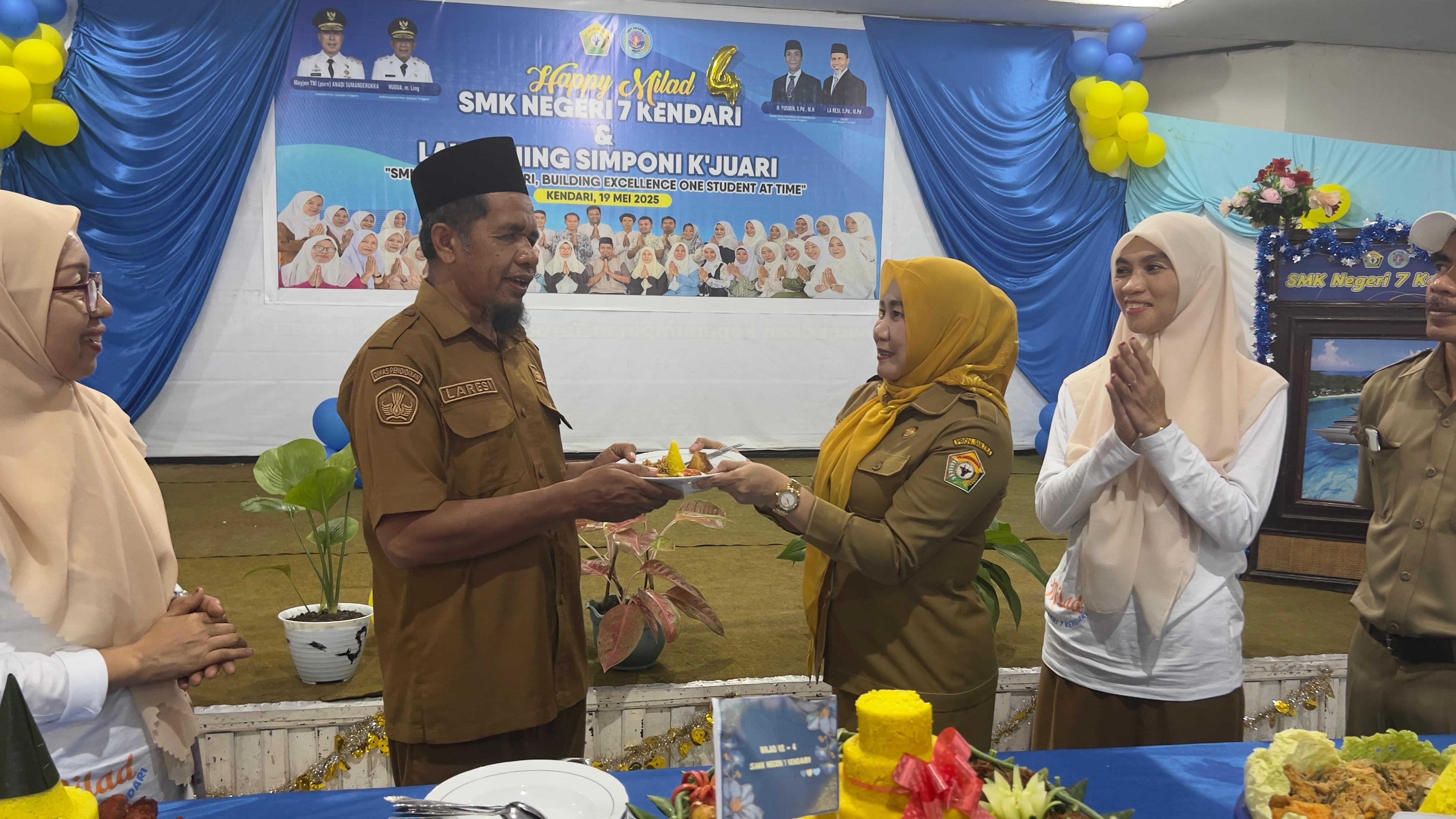 Milad ke-4 SMK Negeri 7 Kendari dan Launching SIMFONI K'JUARI